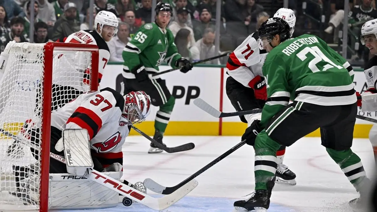 Debut de gală pentru Hellebuyck: New Jersey Devils domină Dallas Stars