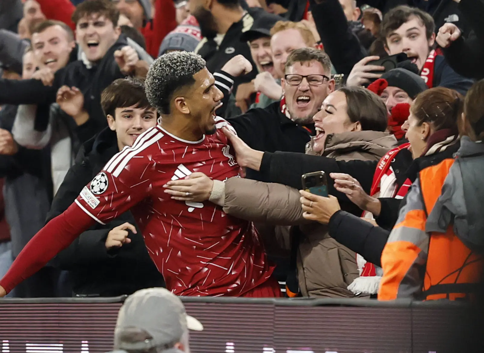 Liverpool forțează transferul definitiv al lui Ronald Araujo