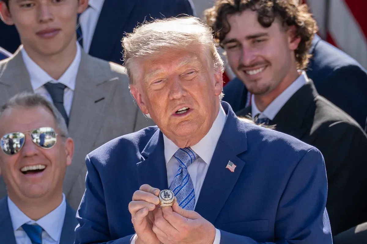 NFL în Paris: Trump critică decizia de a juca meciul în plin haos civil
