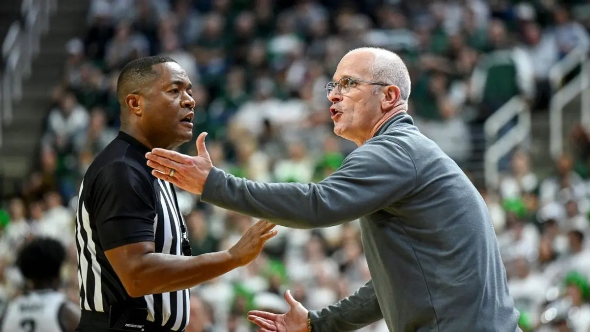 Dan Hurley semnează prelungire de doi ani cu UConn